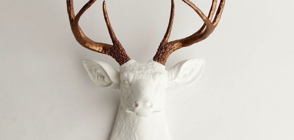Голова оленя - Белая с бронзовыми рогами - фото №2