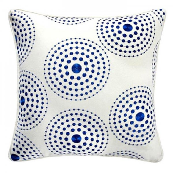 Декоративная подушка Round Pattern синяя вышивка Темно-синий Белый Декоративная подушка Round Pattern синяя вышивка Темно-синий Белый в Костроме | Loft Concept