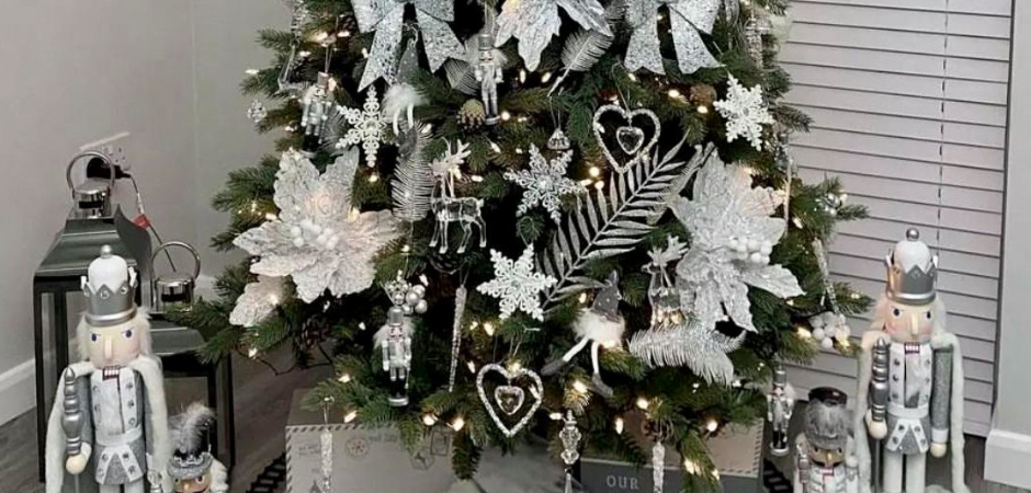Дизайнерская Елка с Серебряным Декором Christmas Tree Silver Flowers Дизайнерская Елка с Серебряным Декором Christmas Tree Silver Flowers - Loft-Concept в Костроме