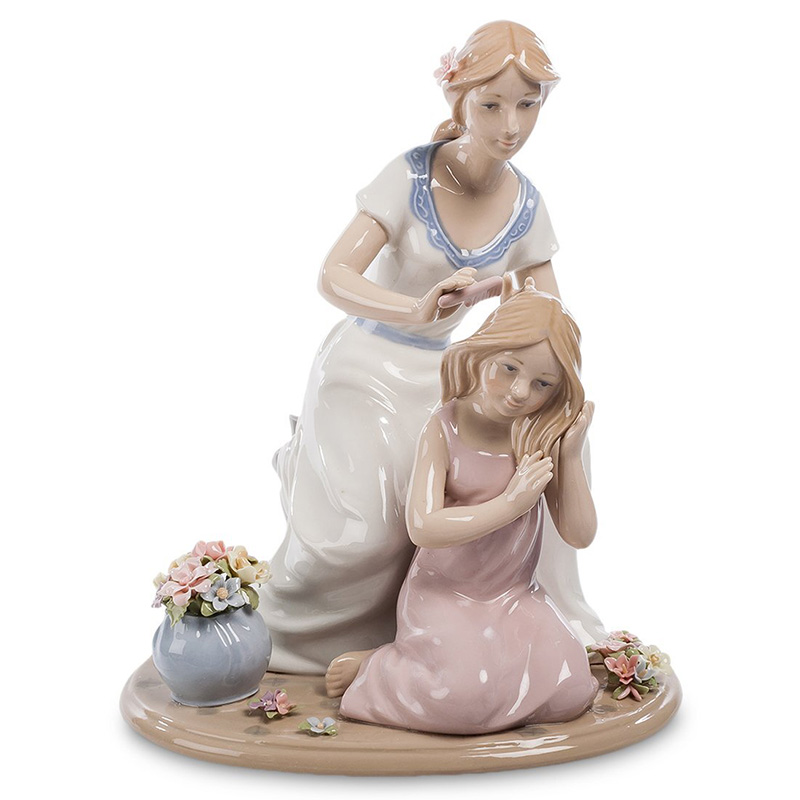 Статуэтка фарфоровая Мама с дочерью Charming Statuette Белый Розовый Серо-голубой Бежевый Статуэтка фарфоровая Мама с дочерью Charming Statuette Белый Розовый Серо-голубой Бежевый в Костроме | Loft Concept