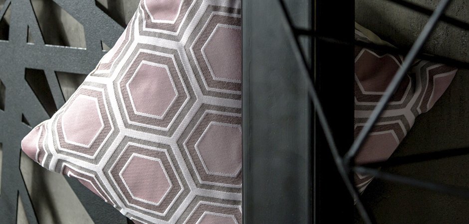 Подушка Hexagon Pink Geometry Подушка Hexagon Pink Geometry - Loft-Concept в Костроме