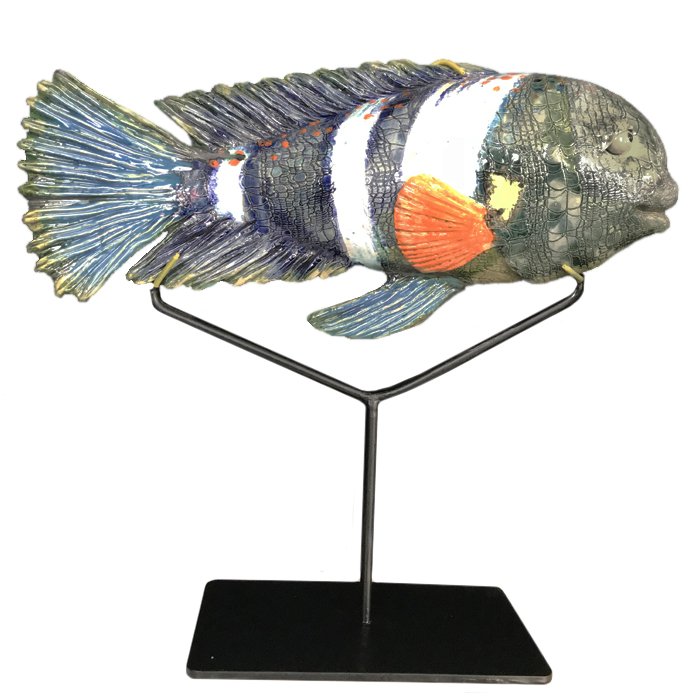 Статуэтка на подставке Orange Spot Fish Серый Черный Белый Статуэтка на подставке Orange Spot Fish Серый Черный Белый в Костроме | Loft Concept