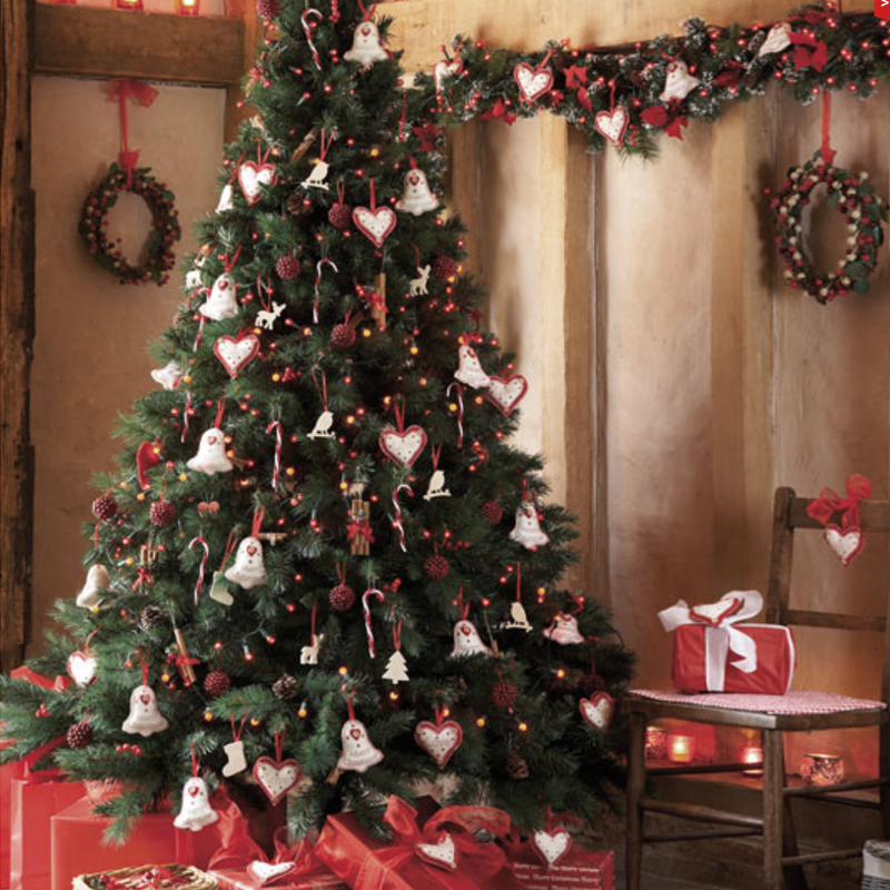 Дизайнерская  Елка с Белым и Красным декором Christmas Tree Gingerbread Decor Белый Красный в Костроме | Loft Concept 