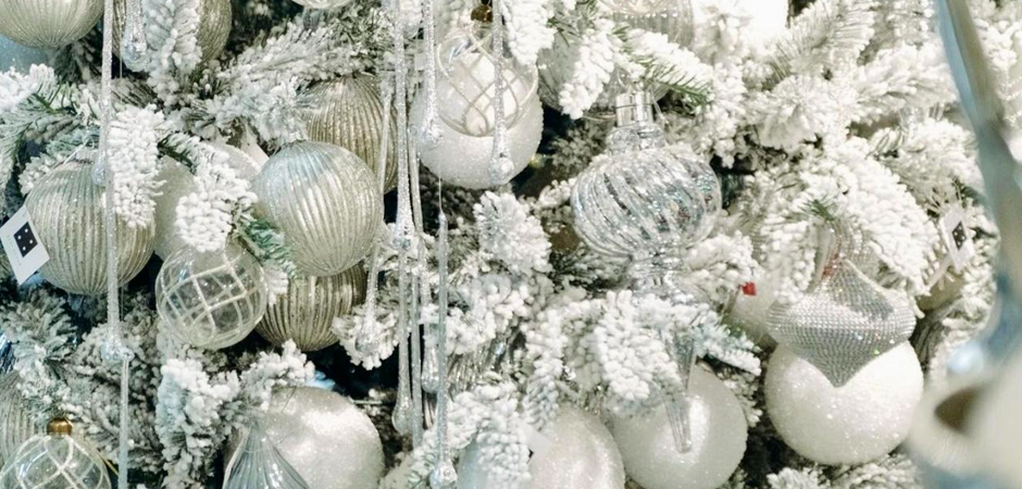 Дизайнерская Елка Заснеженная с Белыми елочными игрушками Christmas Tree White Hoarfrost Дизайнерская Елка Заснеженная с Белыми елочными игрушками Christmas Tree White Hoarfrost - Loft-Concept в Костроме