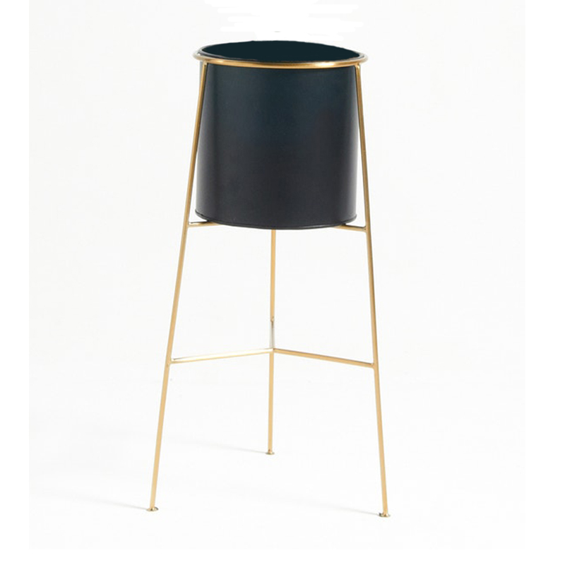 Ваза Vase On A Metal Stand Латунь Черный Ваза Vase On A Metal Stand Латунь Черный в Костроме | Loft Concept