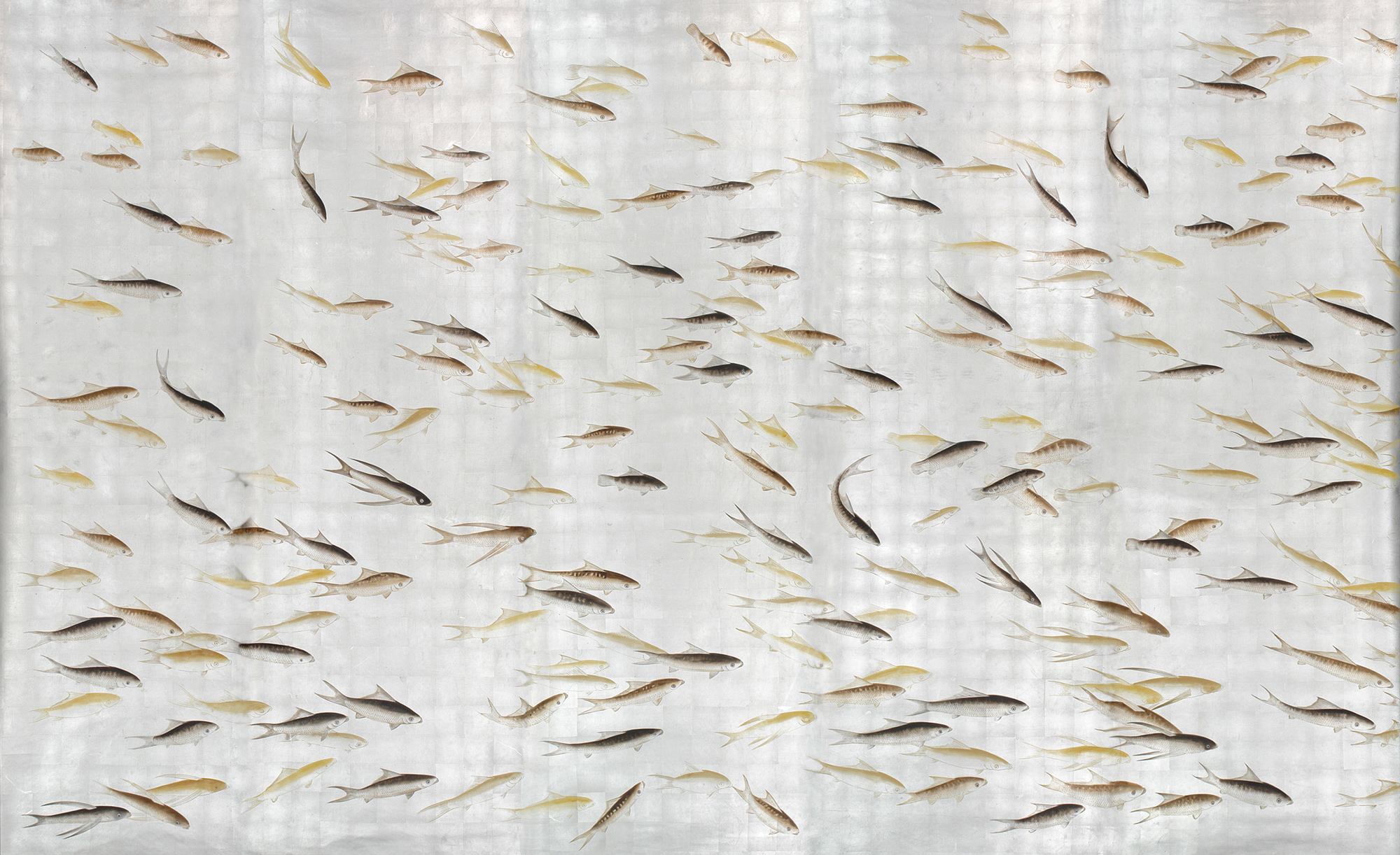 Обои ручная роспись Fishes Amber on Real Silver gilded silk Обои ручная роспись Fishes Amber on Real Silver gilded silk - постер Loft-Concept в Костроме