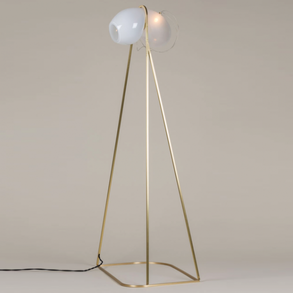 Торшер White glass trap floor lamp Латунь Молочный Прозрачный Торшер White glass trap floor lamp Латунь Молочный Прозрачный в Костроме | Loft Concept