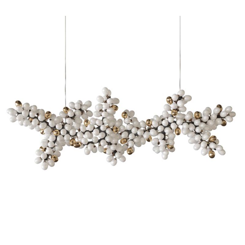 Большая дизайнерская люстра горизонтальная Valiant Chandelier Horizontal Barlas Baylar Бронза Белый Большая дизайнерская люстра горизонтальная Valiant Chandelier Horizontal Barlas Baylar Бронза Белый в Костроме | Loft Concept