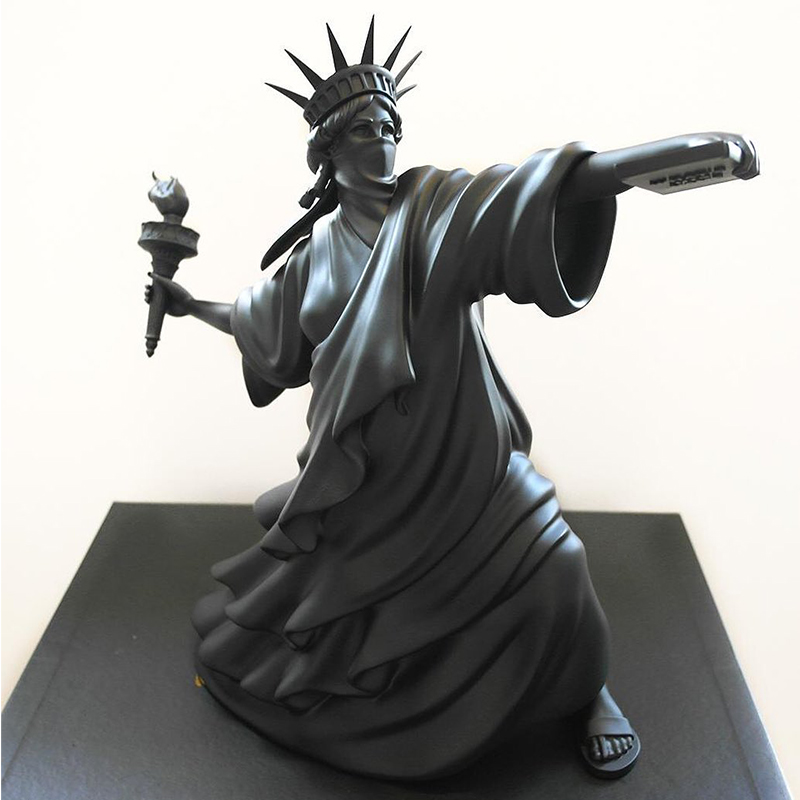 Статуэтка Freedom Riot Black Черный Статуэтка Freedom Riot Black Черный в Костроме | Loft Concept