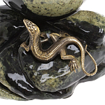 Шар с декором в виде бронзовой ящерицы на подставке из натурального камня Змеевик Natural Stone Spheres 10 см варинант исполнения - 1 | Loft Concept в Костроме