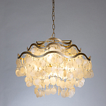 Люстра подвесная с белыми перламутровыми подвесками и изогнутыми золотистыми элементами Диаметр 60 см SHELL Chandelier варинант исполнения - 2 | Loft Concept в Костроме