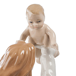 Статуэтка фарфоровая Девушка с ребенком Charming Statuette варинант исполнения - 1 | Loft Concept в Костроме