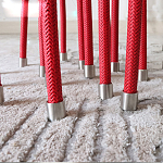 Дизайнерский журнальный стол с круглой прозрачной столешницей и основанием в виде красных металлических тросов Wires варинант исполнения - 3 | Loft Concept в Костроме