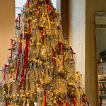 Комплект Новогодней Елки вместе с серебряной мишурой и красными лентами варинант исполнения - 1 | Loft Concept в Костроме