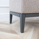 Банкетка из массива бука с бежевой обивкой из рогожки на 4-х ножках черного цвета Fjord варинант исполнения - 4 | Loft Concept в Костроме