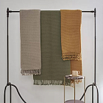 Плед из шерсти зеленого цвета с бахромой Waffle Comfort варинант исполнения - 4 | Loft Concept в Костроме