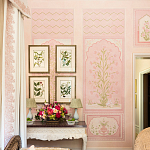 Обои ручная роспись Jharokha Arches Original colourway on pink painted Xuan paper варинант исполнения - 1 | Loft Concept в Костроме