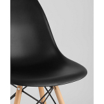 Пластиковый стул на ножках из массива бука Eames Black варинант исполнения - 2 | Loft Concept в Костроме