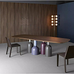 Обеденный стол деревянный с разноцветными фигурными ножками Cop варинант исполнения - 2 | Loft Concept в Костроме