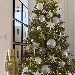 Украшенная Новогодняя Елка с серебряными шарами и звездами варинант исполнения - 1 | Loft Concept в Костроме