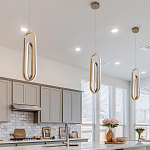 Подвесной светильник золотого цвета с двумя вытянутыми овальными рамками в форме скрепки Eurofase варинант исполнения - 8 | Loft Concept в Костроме