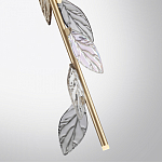 Подвесной светильник с золотистой вертикальной трубкой и декоративными прозрачными листьями из стекла Sylva  варинант исполнения - 8 | Loft Concept в Костроме