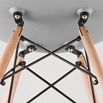 Пластиковый стул на ножках из массива бука Eames Cappuccino варинант исполнения - 9 | Loft Concept в Костроме