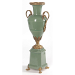 Ваза зеленого цвета из фарфора на высокой подставке с бронзовыми ручками Eden Garden porcelain and bronze варинант исполнения - 2 | Loft Concept в Костроме