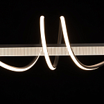 Люстра линейная черного цвета с волнообразным металлическим элементом Luke Lampco Tracer Lamp варинант исполнения - 4 | Loft Concept в Костроме