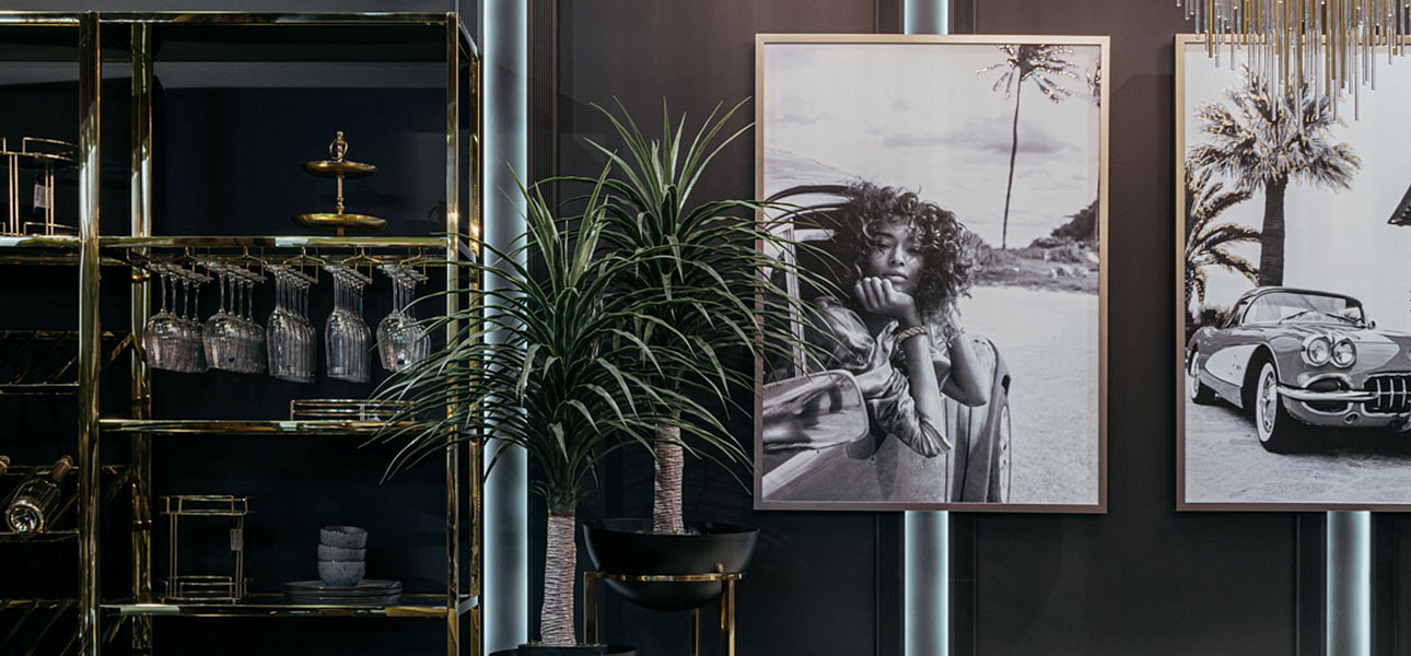 Холст Tropical auto vibe with a girl Холст Tropical auto vibe with a girl - Loft-Concept в Костроме