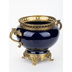 Ваза темно-синяя фарфоровая на бронзовой подставке с ажурным ободком и изогнутыми ручками Eden Garden варинант исполнения - 2 | Loft Concept в Костроме