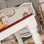 Банкетка одноместная из массива бука бежевая с растительным орнаментом Raffael Beige Floral Banquette варинант исполнения - 2 | Loft Concept в Костроме