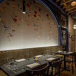 Обои ручная роспись Falling Flowers Standard colourway on Pale Grey dyed silk варинант исполнения - 2 | Loft Concept в Костроме