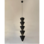 Подвесной светильник светодиодный в виде ряда черных металлических конусов  Herringbone варинант исполнения - 1 | Loft Concept в Костроме