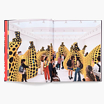 Книга по искусству Yayoi Kusama: I Spend Each Day Embracing Flowers варинант исполнения - 4 | Loft Concept в Костроме