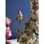 Ваза белого цвета из фарфора с цветочным рисунком и бронзовыми ручками с фигурками птиц Eden Garden porcelain and bronze варинант исполнения - 1 | Loft Concept в Костроме