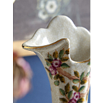 Ваза белого цвета из фарфора с цветочным рисунком и бронзовыми ручками с фигурками птиц Eden Garden porcelain and bronze варинант исполнения - 5 | Loft Concept в Костроме