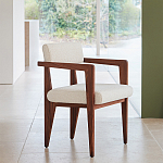 Кресло обеденное Alcove White Boucle из массива ореха варинант исполнения - 8 | Loft Concept в Костроме