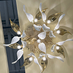 Люстра потолочная с декоративными белыми и золотистыми листьями Wintery flovers варинант исполнения - 5 | Loft Concept в Костроме