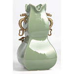 Ваза зеленого цвета из фарфора с бронзовыми ручками в виде драконов и рельефным цветочным декором Eden Garden porcelain and bronze варинант исполнения - 4 | Loft Concept в Костроме