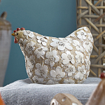 Статуэтка курица с резными белыми цветами на бежевой фактурной поверхности Rustic Chicken варинант исполнения - 3 | Loft Concept в Костроме