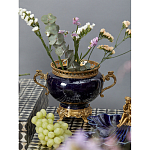 Ваза темно-синяя фарфоровая на бронзовой подставке с ажурным ободком и изогнутыми ручками Eden Garden варинант исполнения - 4 | Loft Concept в Костроме