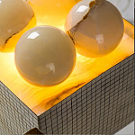 Настольная лампа с основанием из 24 выточенных сферических камней Through Stone варинант исполнения - 5 | Loft Concept в Костроме