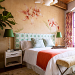 Обои ручная роспись Lilium Special Colourway on yellow painted silk варинант исполнения - 1 | Loft Concept в Костроме