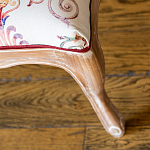 Банкетка из массива бука бежевая с растительным орнаментом Raffael Beige Floral Banquette варинант исполнения - 3 | Loft Concept в Костроме