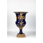 Ваза темно-синего цвета из фарфора с бронзовыми ручками в виде фигур Eden Garden porcelain and bronze варинант исполнения - 2 | Loft Concept в Костроме