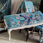 Банкетка из массива бука с цветочным принтом Turquoise Beige Chinoiserie Garden Banquette варинант исполнения - 5 | Loft Concept в Костроме