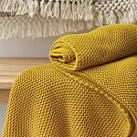 Плед из хлопка жемчужной вязки горчичного цвета Waffle Comfort варинант исполнения - 7 | Loft Concept в Костроме