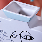 Ваза плоская белая с абстрактными черными линиями в форме лиц Faces of Imagination варинант исполнения - 6 | Loft Concept в Костроме