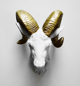 Голова барана - Белая с бронзовыми рогами